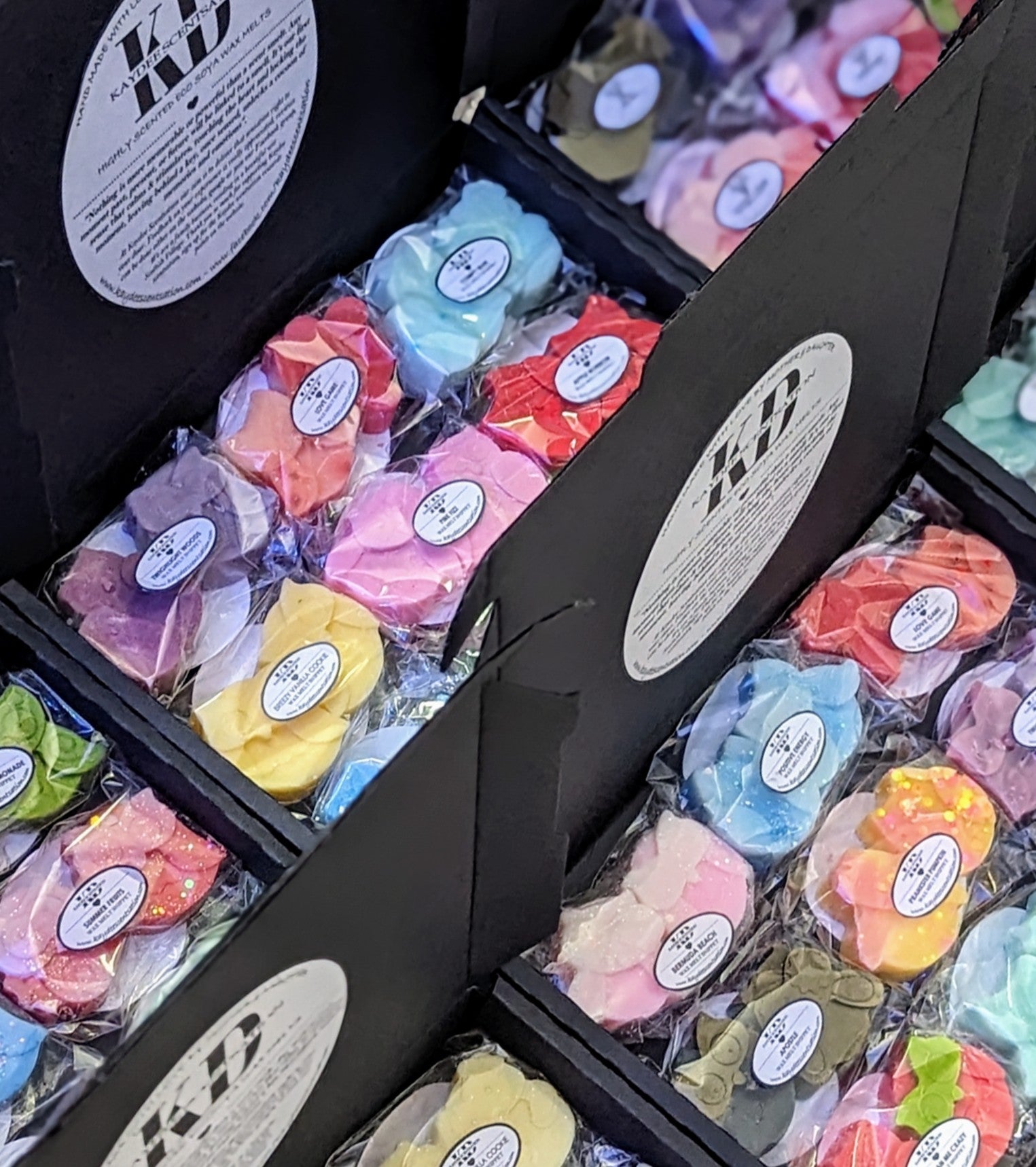 18 owl wax melts in 9 scents in a rainbow of colours 